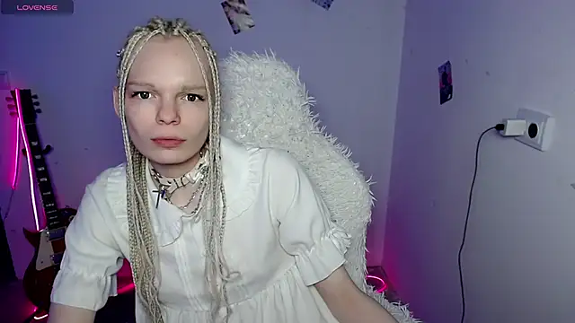 Snapshot of Emily_Nyaffee chatting on 01.08.26 Emily Nyaffee online show from 01.08.26