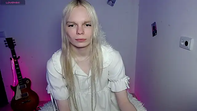 Snapshot of Emily_Nyaffee chatting on 01.15.26 Emily Nyaffee online show from 01.15.26
