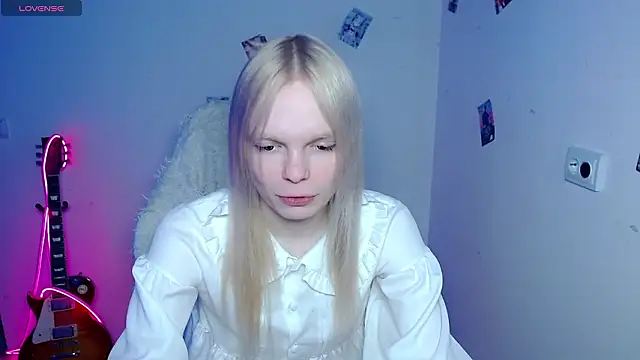 Snapshot of Emily_Nyaffee chatting on 02.13.26 Emily Nyaffee online show from 02.13.26