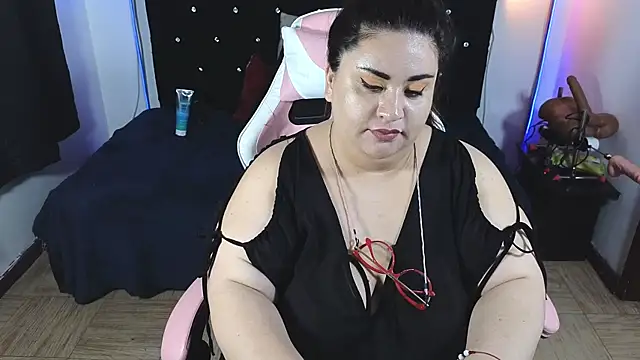 Snapshot of anacohen chatting on 02.28.25 anacohen online show from 02.28.25