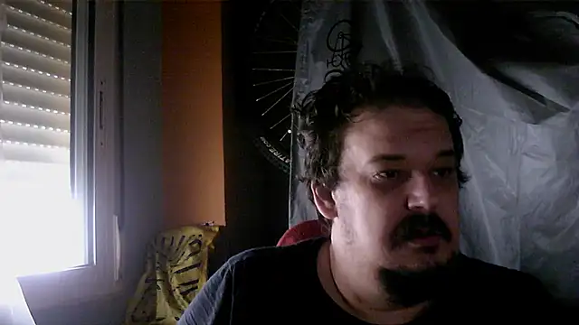 Snapshot of porkorossy chatting on 10.24.25 porkorossy online show from 10.24.25