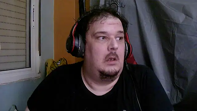 Snapshot of porkorossy chatting on 10.24.25 porkorossy online show from 10.24.25