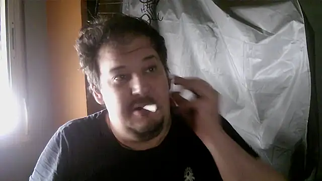 Snapshot of porkorossy chatting on 10.27.25 porkorossy online show from 10.27.25