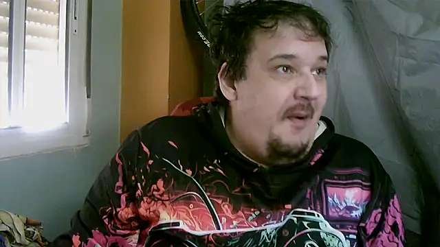 Snapshot of porkorossy chatting on 10.28.25 porkorossy online show from 10.28.25