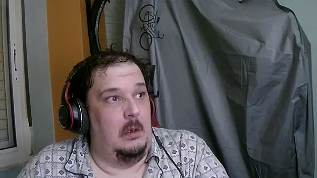 Snapshot of porkorossy chatting on 11.08.25 porkorossy online show from 11.08.25