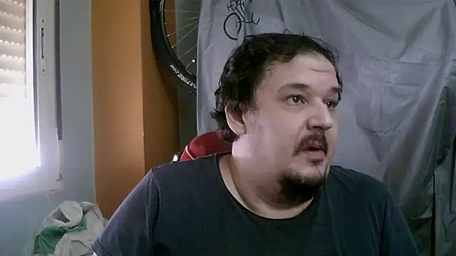 Snapshot of porkorossy chatting on 11.14.25 porkorossy online show from 11.14.25