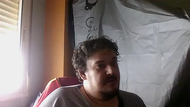 Snapshot of porkorossy chatting on 11.19.25 porkorossy online show from 11.19.25