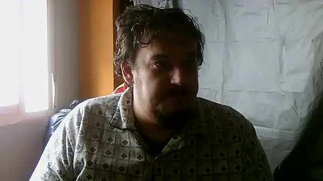 Snapshot of porkorossy chatting on 11.20.25 porkorossy online show from 11.20.25