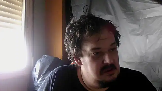 Snapshot of porkorossy chatting on 11.28.25 porkorossy online show from 11.28.25