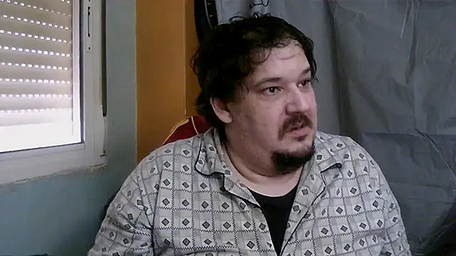 Snapshot of porkorossy chatting on 12.01.25 porkorossy online show from 12.01.25