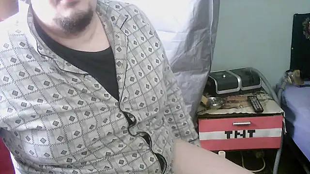 Snapshot of porkorossy chatting on 12.04.25 porkorossy online show from 12.04.25