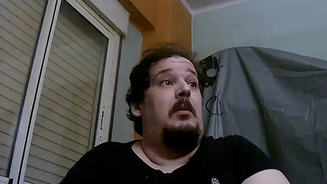 Snapshot of porkorossy chatting on 12.13.25 porkorossy online show from 12.13.25