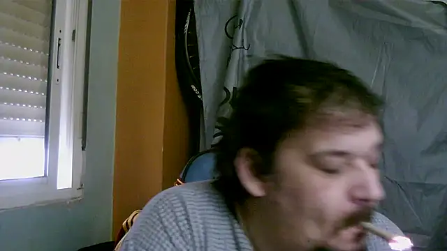 Snapshot of porkorossy chatting on 12.17.25 porkorossy online show from 12.17.25