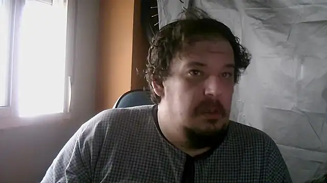 Snapshot of porkorossy chatting on 12.19.25 porkorossy online show from 12.19.25