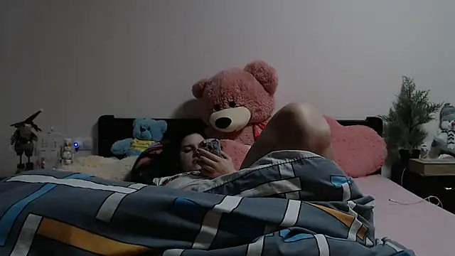 Annatrybebetter online show from 03.20.25