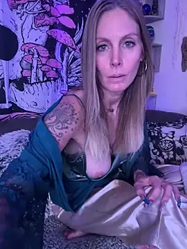 ItsDanniG online show from 01.30.25