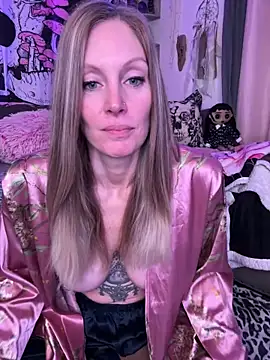 ItsDanniG online show from 02.13.25