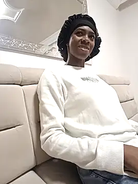 Snapshot of Shanelle__ chatting on 12.20.25 Shanelle online show from 12.20.25