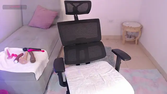 lilian prada online show from 03.01.25