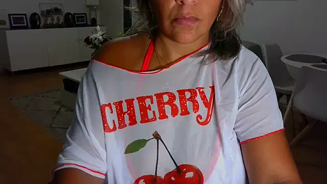 Snapshot of sarametisse26 chatting on 09.25.25 sarametisse26 online show from 09.25.25