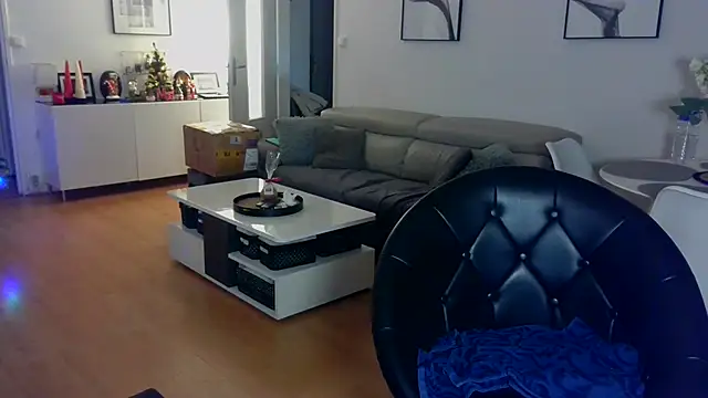 Snapshot of sarametisse26 chatting on 12.05.25 sarametisse26 online show from 12.05.25