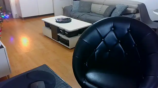 Snapshot of sarametisse26 chatting on 12.15.25 sarametisse26 online show from 12.15.25