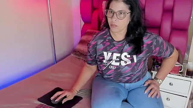 Snapshot of desire_matture chatting on 01.06.25 desire matture online show from 01.06.25