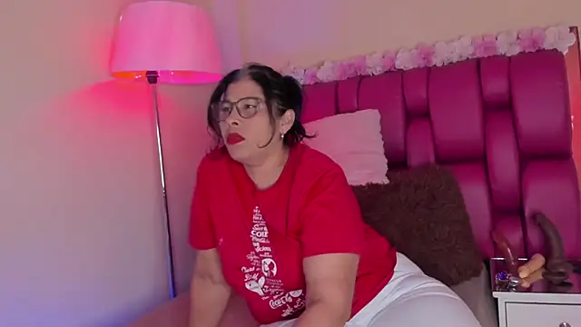 Snapshot of desire_matture chatting on 01.10.25 desire matture online show from 01.10.25