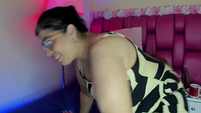 Snapshot of desire_matture chatting on 01.11.25 desire matture online show from 01.11.25