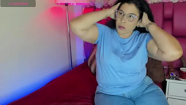 Snapshot of desire_matture chatting on 01.22.25 desire matture online show from 01.22.25