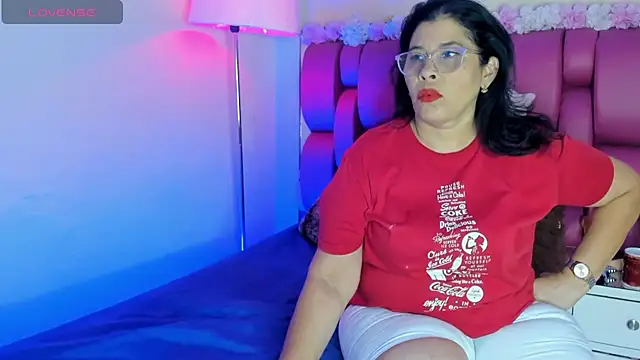 Snapshot of desire_matture chatting on 03.01.25 desire matture online show from 03.01.25