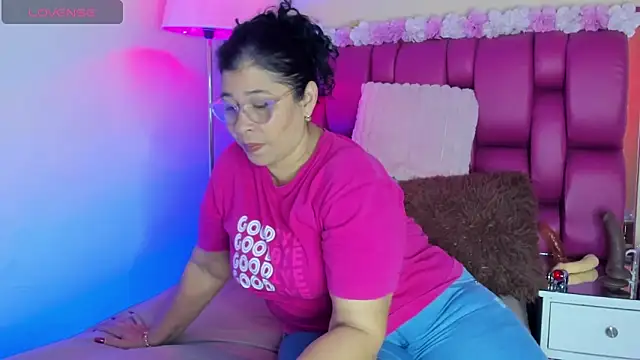 Snapshot of desire_matture chatting on 03.11.25 desire matture online show from 03.11.25