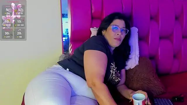 Snapshot of desire_matture chatting on 03.20.25 desire matture online show from 03.20.25