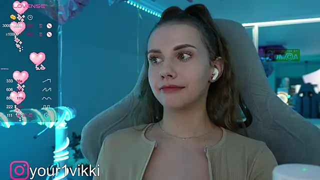 Snapshot of Vikki_Cheese chatting on 12.10.24 Vikki Cheese online show from 12.10.24