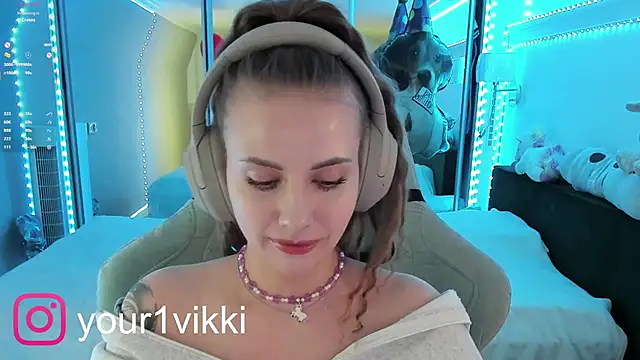 Snapshot of Vikki_Cheese chatting on 02.14.25 Vikki Cheese online show from 02.14.25