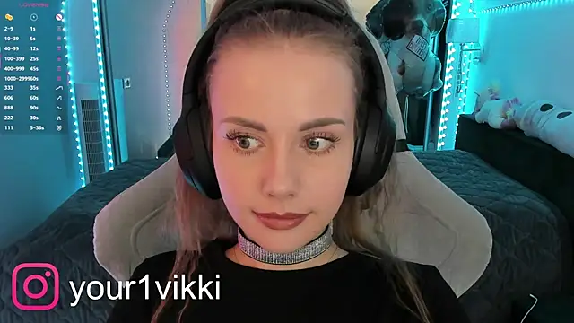 Snapshot of Vikki_Cheese chatting on 02.28.25 Vikki Cheese online show from 02.28.25
