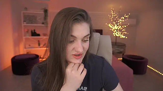 Snapshot of EmmyCharmm chatting on 04.26.26 EmmyCharmm online show from 04.26.26