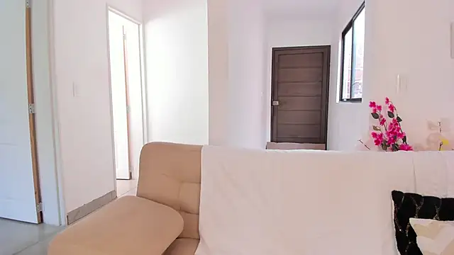 Alaia Ferrer  online show from 11.09.25