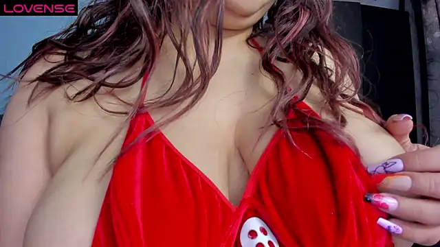 Snapshot of charlotee_lovee69 chatting on 12.18.24 charlotee lovee69 online show from 12.18.24