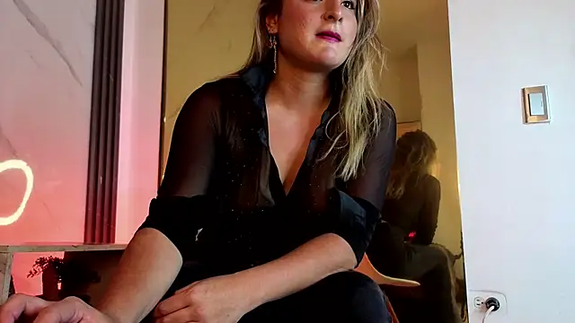 Snapshot of CandyQueenGold chatting on 06.05.26 CandyQueenGold online show from 06.05.26
