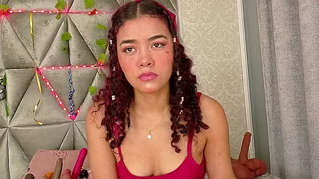 Snapshot of Angela_lovee chatting on 10.15.25 Angela lovee online show from 10.15.25