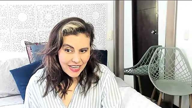 Snapshot of V_monse chatting on 02.09.25 V monse online show from 02.09.25