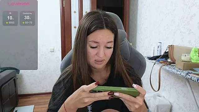 Snapshot of Nelly_Fischer chatting on 12.08.24 Nelly Fischer online show from 12.08.24