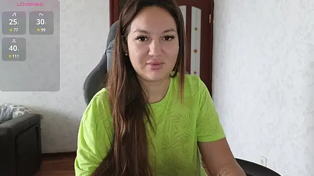 Snapshot of Nelly_Fischer chatting on 12.18.24 Nelly Fischer online show from 12.18.24