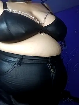 EllisW8 online show from 11.18.25