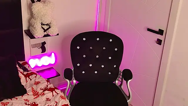 MissAmeliaa online show from 12.13.25