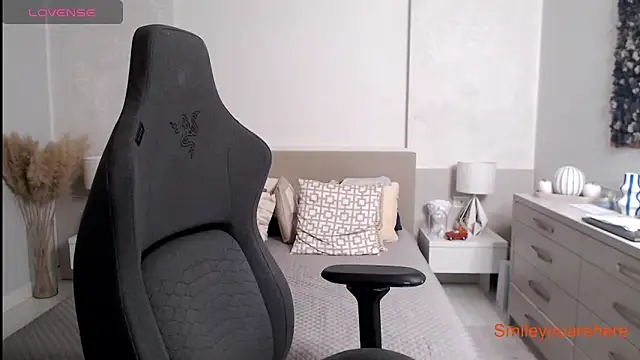 Smileyouarehere online show from 10.21.25