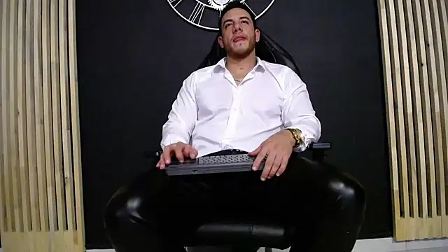 Snapshot of Maxxxpowerful chatting on 12.14.24 Maxxxpowerful online show from 12.14.24