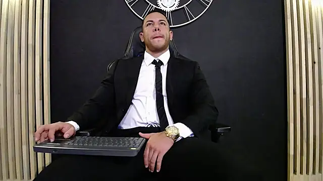 Snapshot of Maxxxpowerful chatting on 02.01.25 Maxxxpowerful online show from 02.01.25