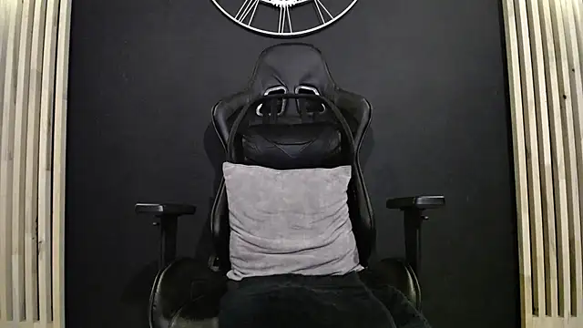 Snapshot of Maxxxpowerful chatting on 02.08.25 Maxxxpowerful online show from 02.08.25